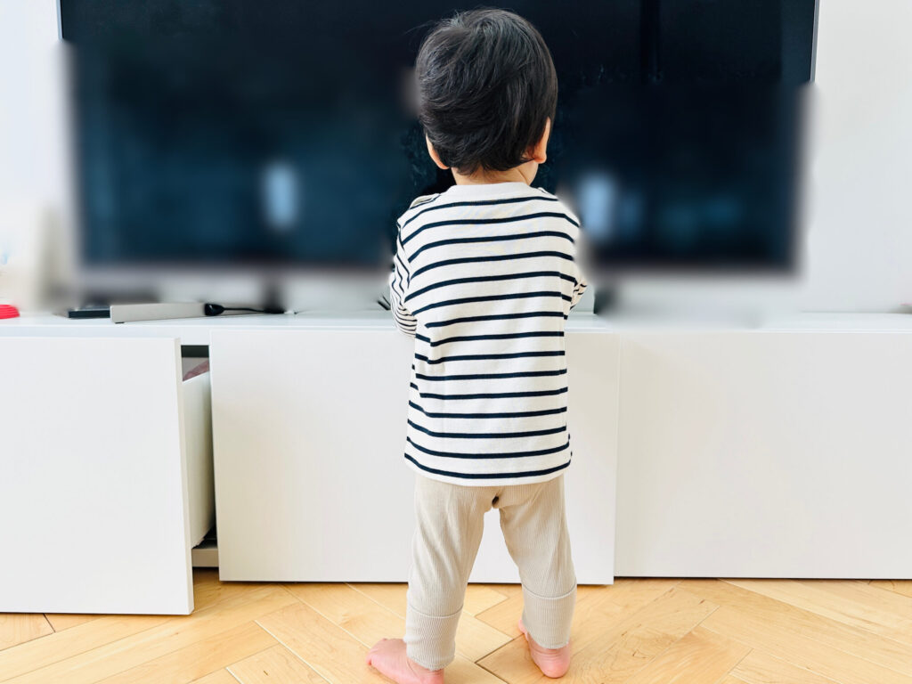 1歳2ヶ月・身長77cmの男の子がUNIQLOベビー80を着たサイズ感