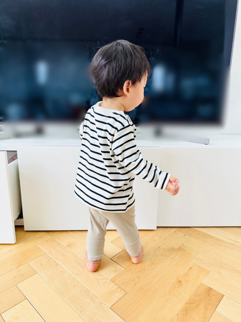 1歳2ヶ月・身長77cmの男の子がUNIQLOベビー80を着たサイズ感
