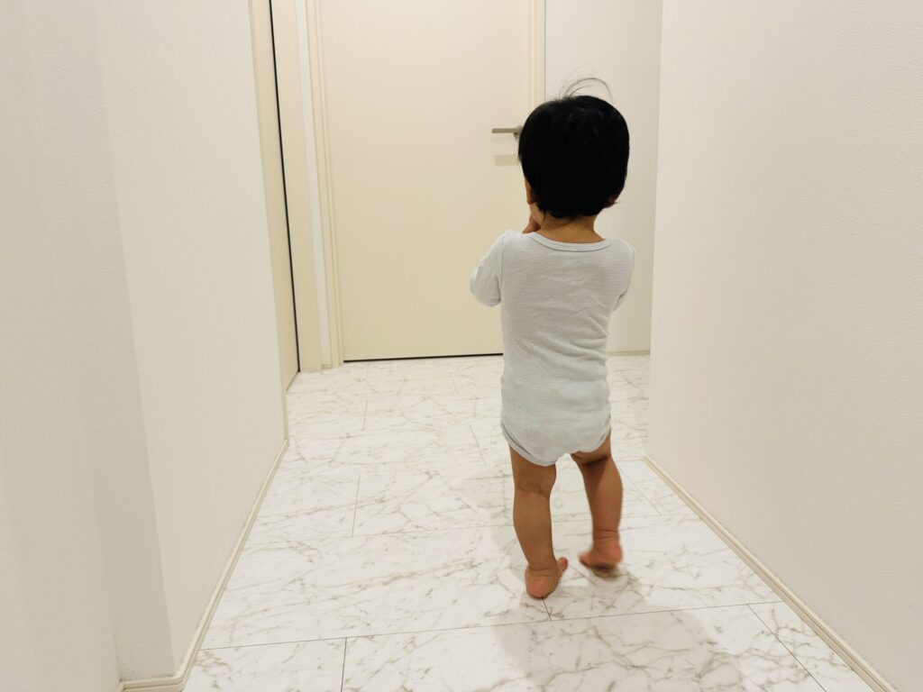 プチバトーボディスーツ74cm1歳3ヶ月着用