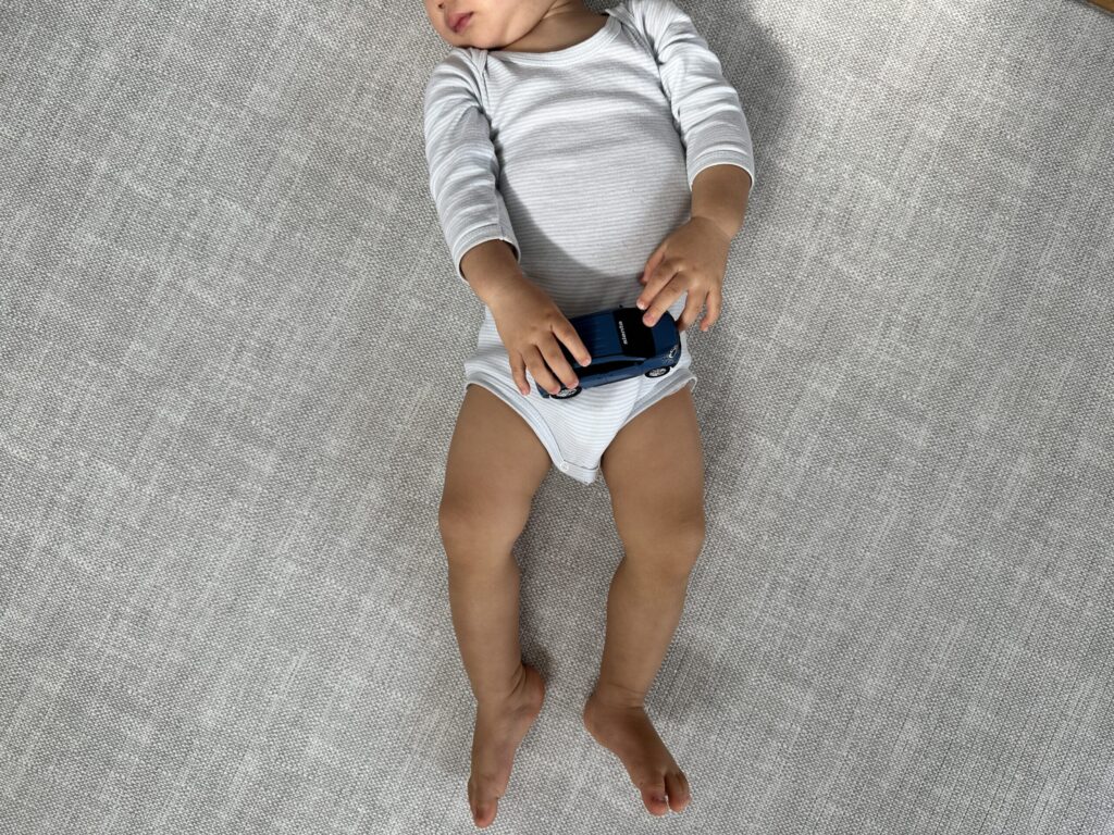 プチバトーボディスーツ74cm1歳3ヶ月着用